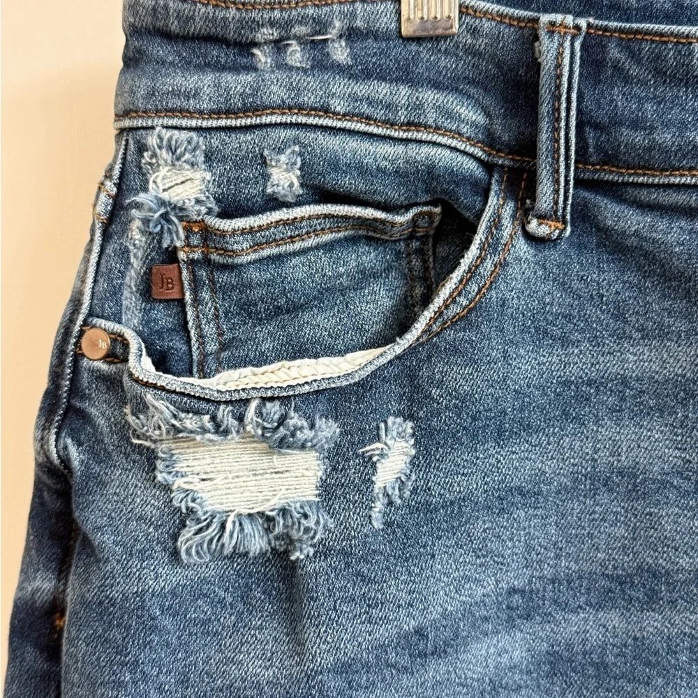Judy Blue Womens Size 3XL Med Wash Distressed Denim Dad Short Cell Phone Pocket